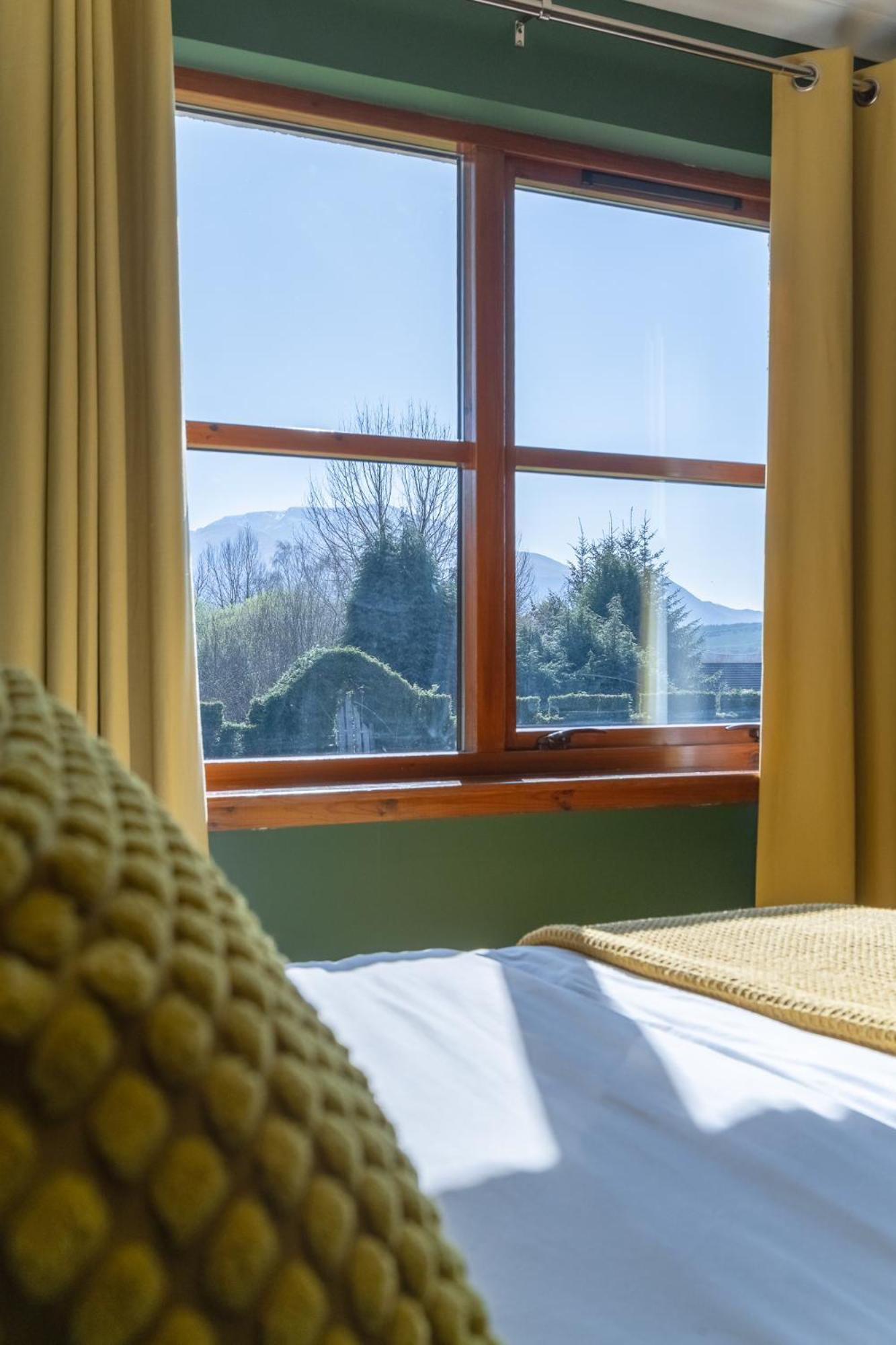 Mizpah Bed & Breakfast Near Ben Nevis Highlands ロイブリッジ エクステリア 写真